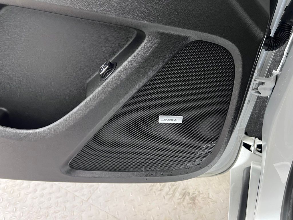 Used 2020 White Chevrolet Premier image 29