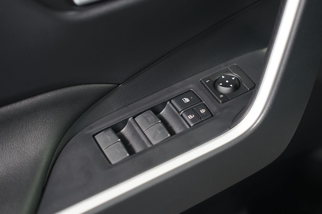 2025 Toyota RAV4 XLE 31