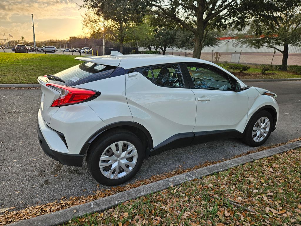 2021 Toyota C-HR LE 5