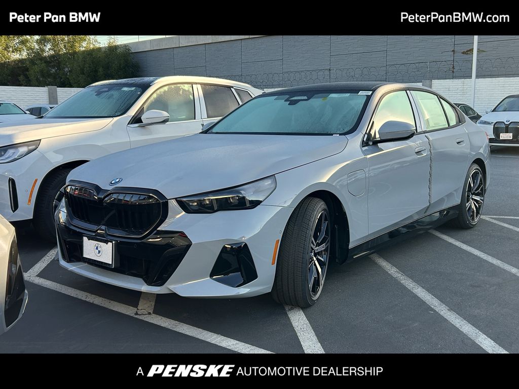 Thumbnail: 2026 BMW 5 Series - 1
