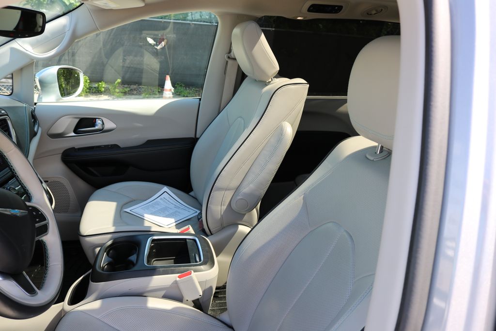 Used Car 2018 Chrysler Pacifica Hybrid  Limited For Sale Under $25,000 In Austin, Texas