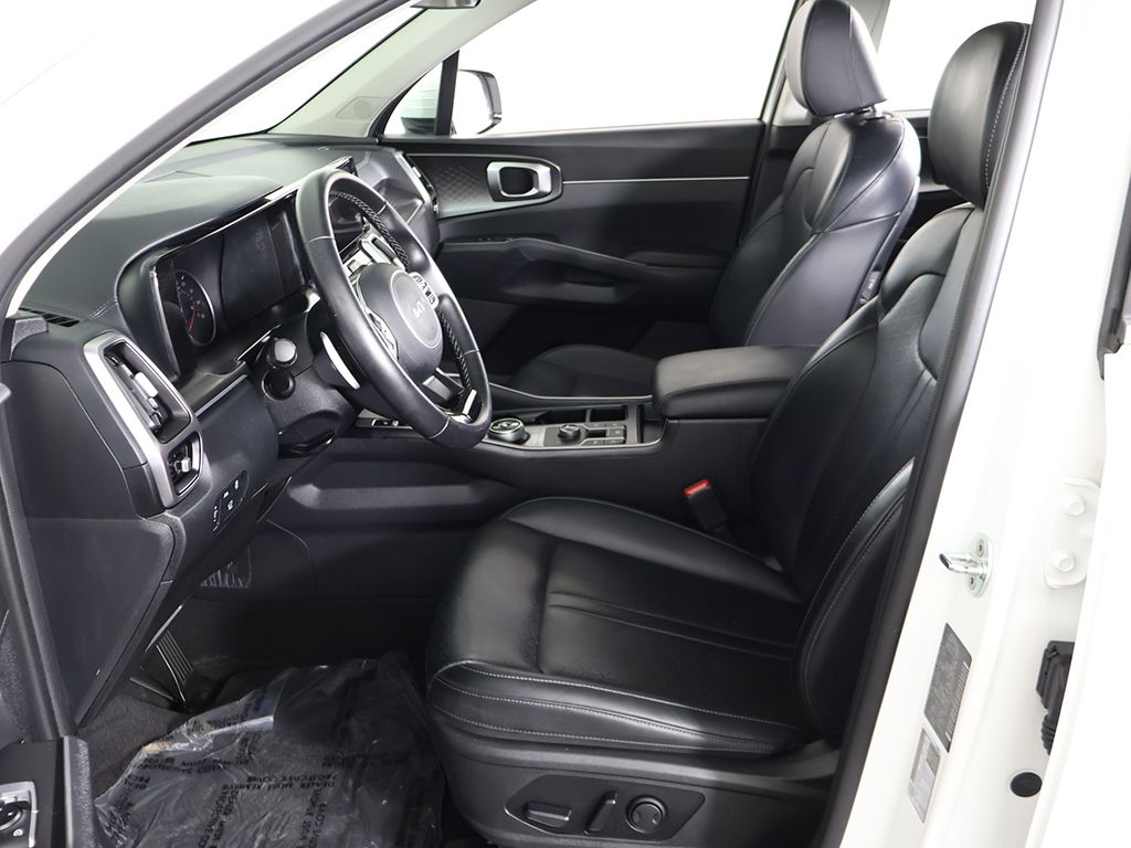 Used 2022 White Kia EX image 31