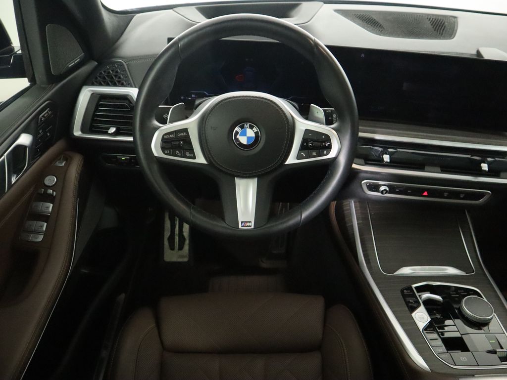 Thumbnail: 2023 BMW X7 - 10
