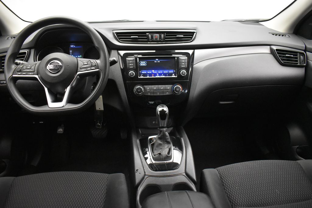 2021 Nissan Rogue Sport S 26
