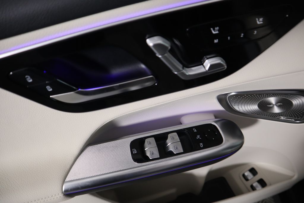 2025 Mercedes-Benz GLC 350 25
