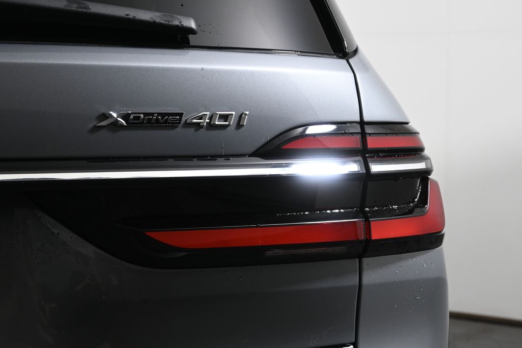 Thumbnail: 2024 BMW X7 - 13
