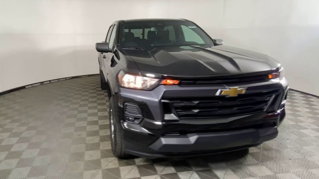 2024 Chevrolet Colorado LT 3