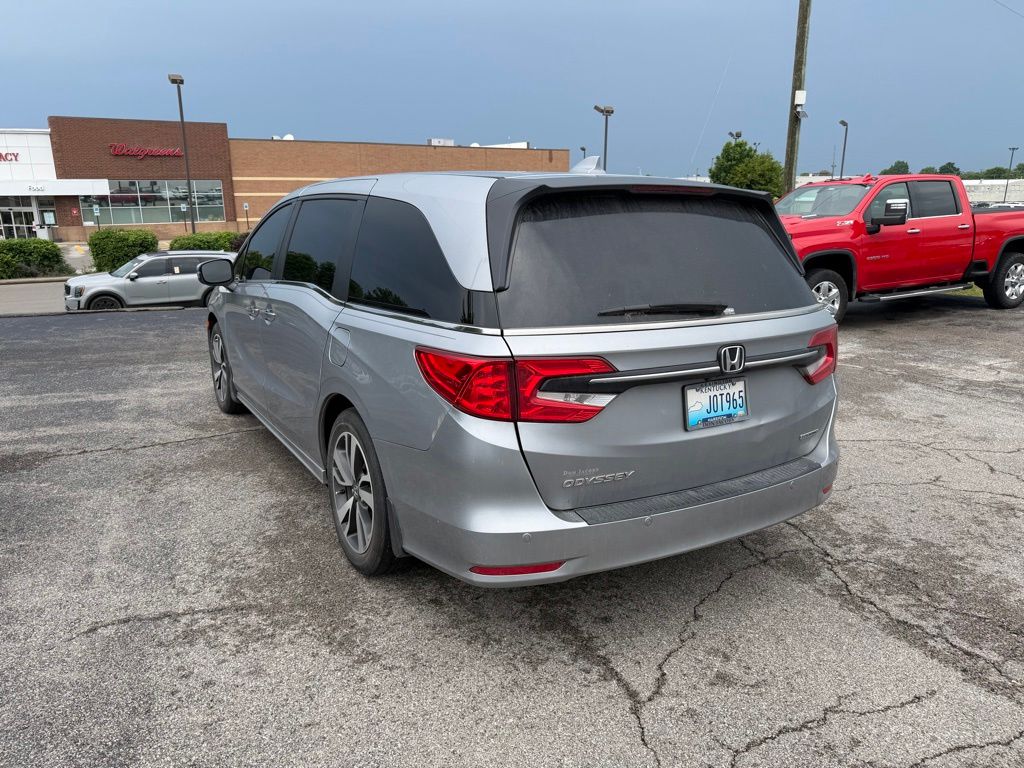 View vehicle photo 4