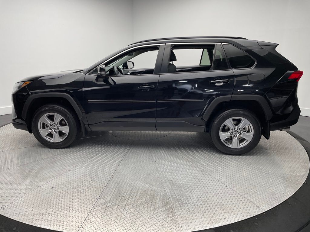 Thumbnail: 2022 Toyota RAV4 - 8