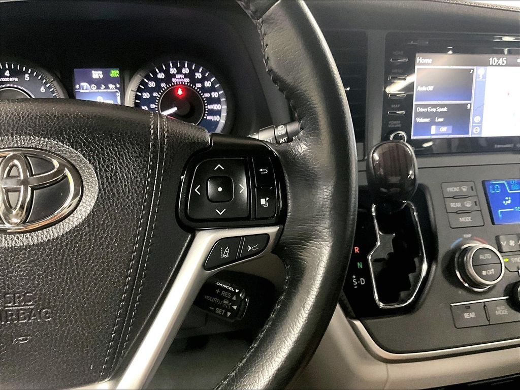 2020 Toyota Sienna — photo 23