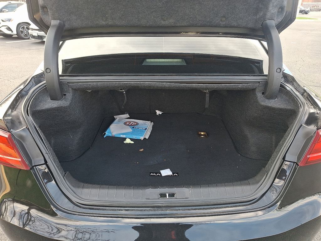 Thumbnail: 2017 Nissan Maxima - 26