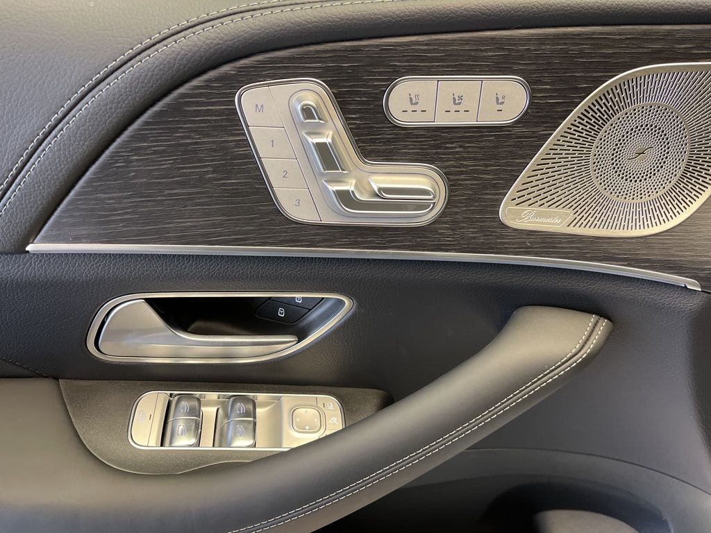 Thumbnail: 2026 Mercedes-Benz GLE - 12