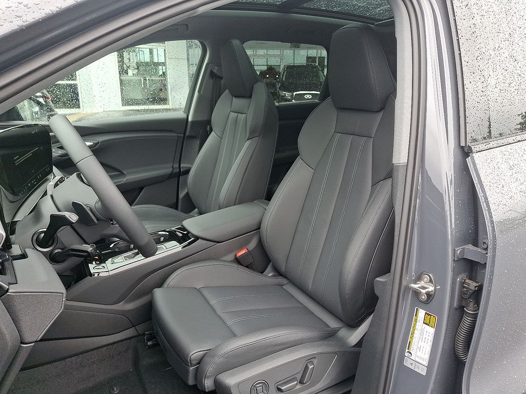 2025 Audi e-tron Premium 10