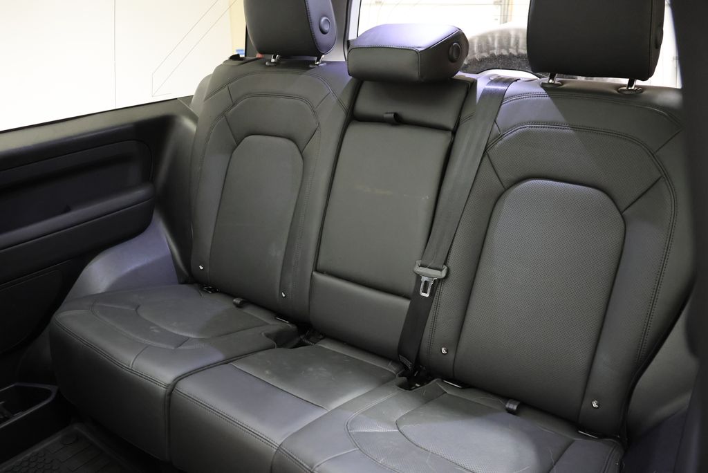 Thumbnail: 2025 Land Rover Defender - 32