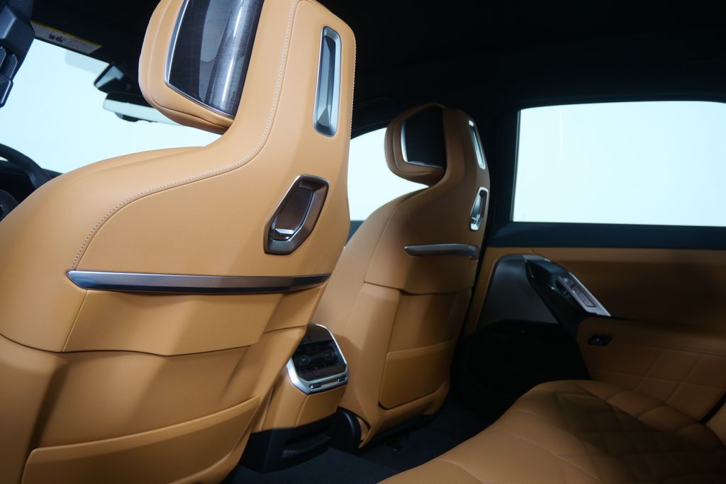 Thumbnail: 2026 BMW 7 Series - 16