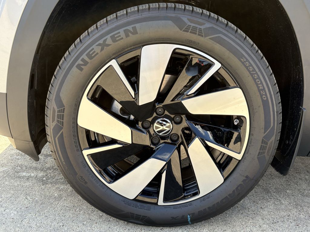 New 2026 Silver Mist Volkswagen 2.0T SEL image 9