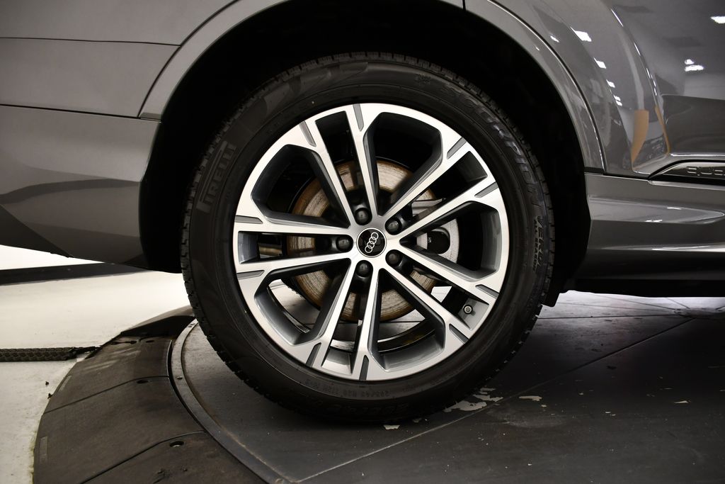 Thumbnail: 2026 Audi Q7 - 15