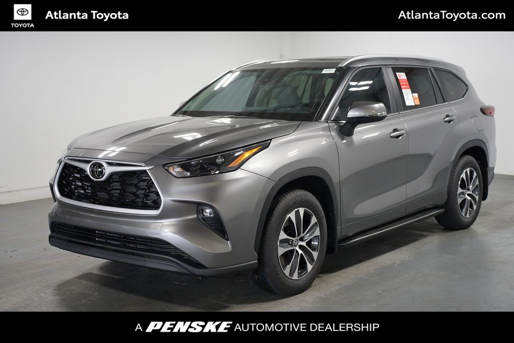 2025 Toyota Highlander XLE Hero Image