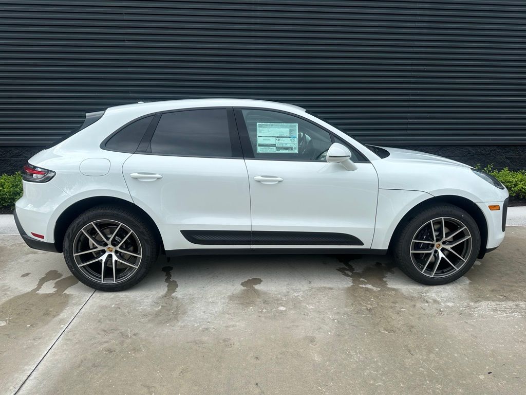 2025 Porsche Macan  8