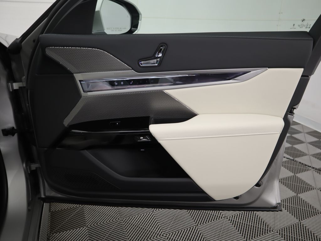 Thumbnail: 2026 BMW i7 - 26