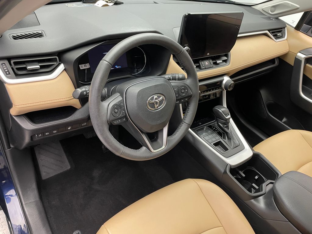 2024 Toyota RAV4 XLE Premium 11