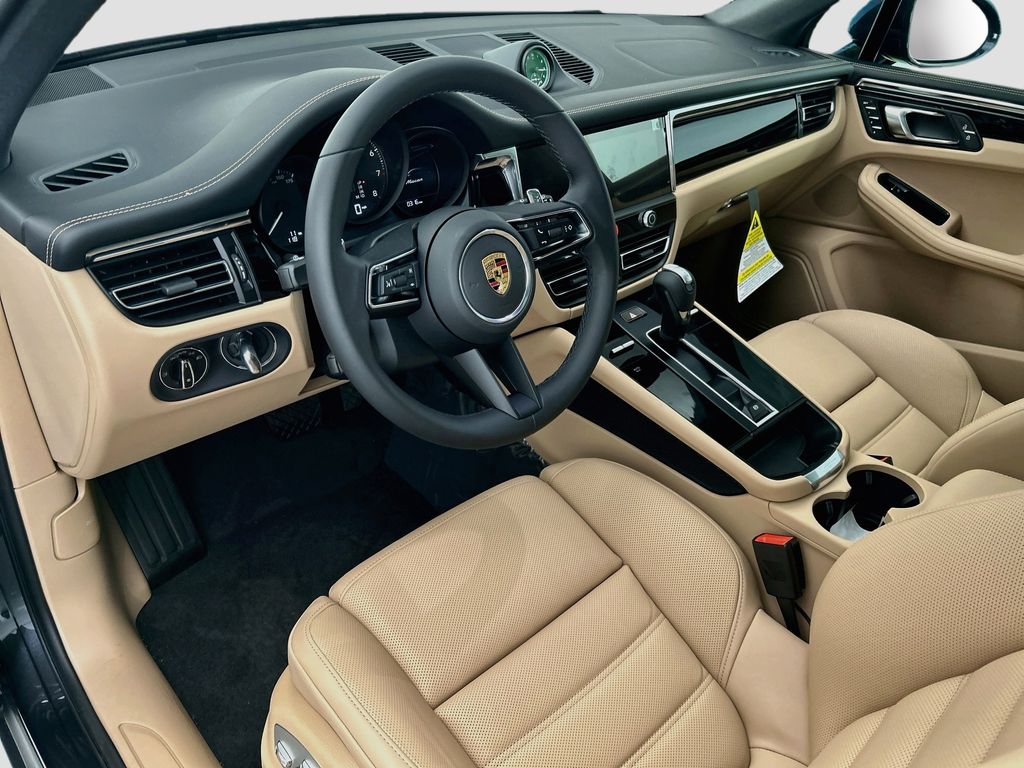 Thumbnail: 2026 Porsche Macan - 4