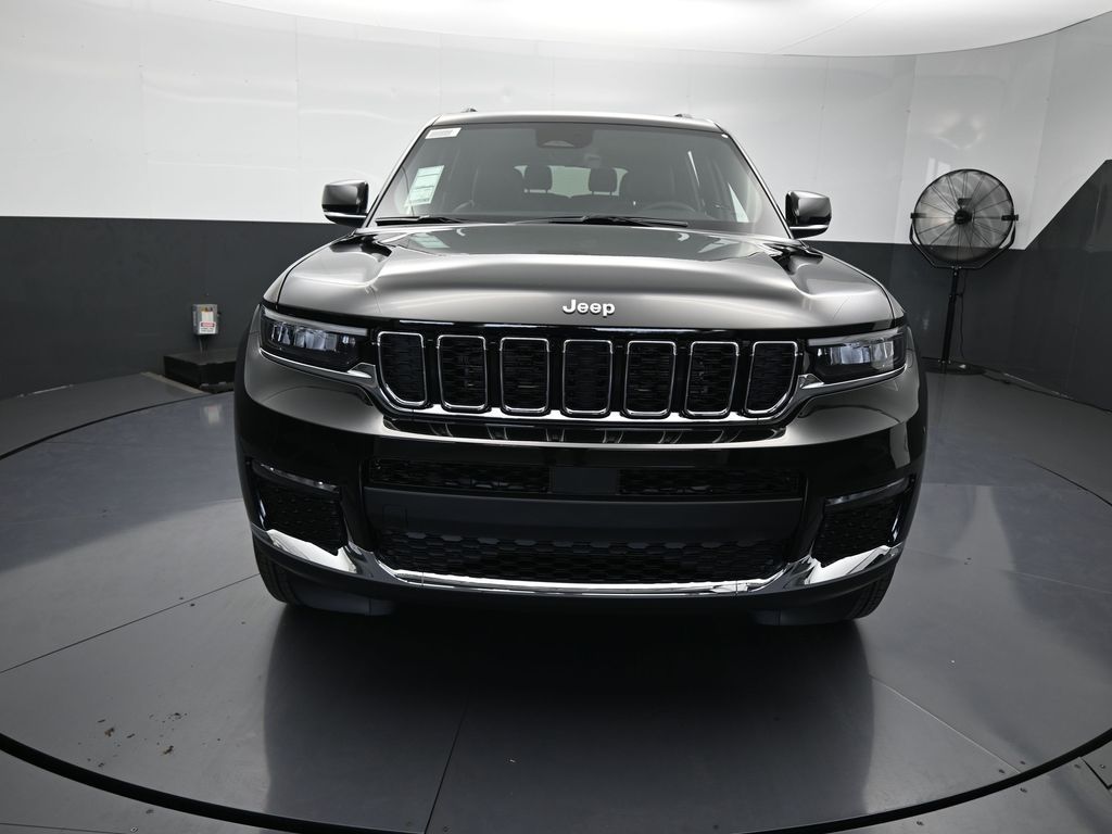 Used 2025 Diamond Black Crystal Pearlcoat Jeep Limited image 41