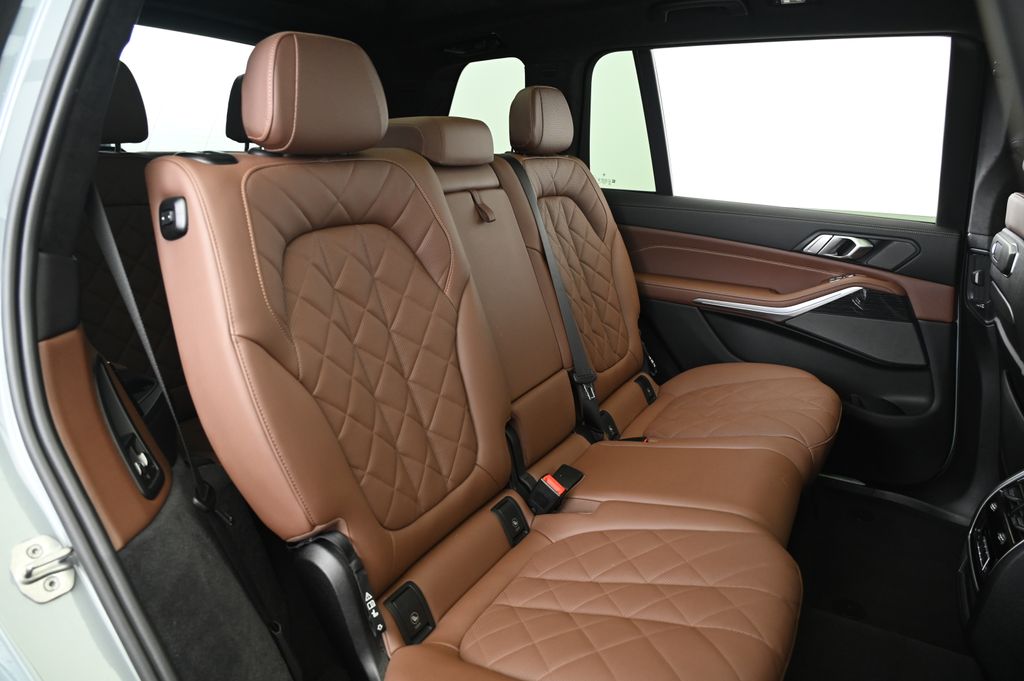 2023 BMW X7 xDrive40i 23