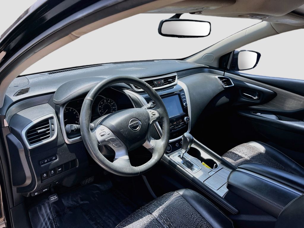 Used 2017 Black Nissan Platinum image 9