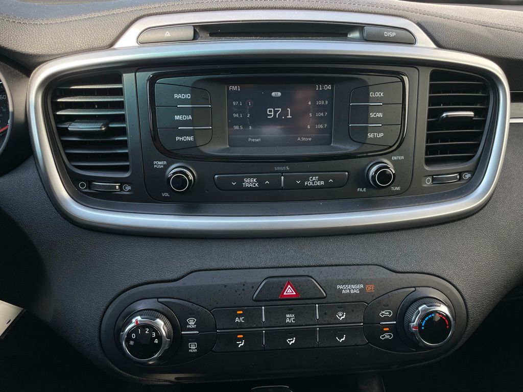 Thumbnail: 2018 Kia Sorento - 18