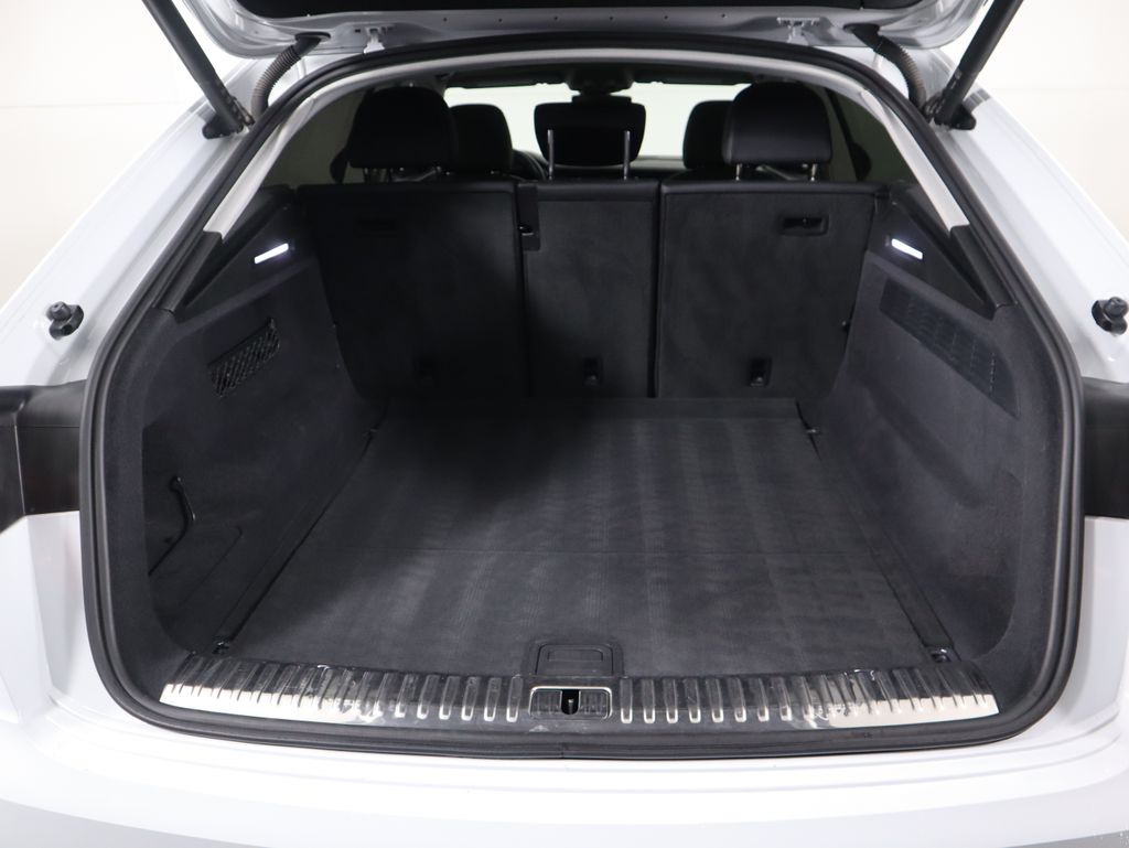 Thumbnail: 2022 Audi Q8 - 28