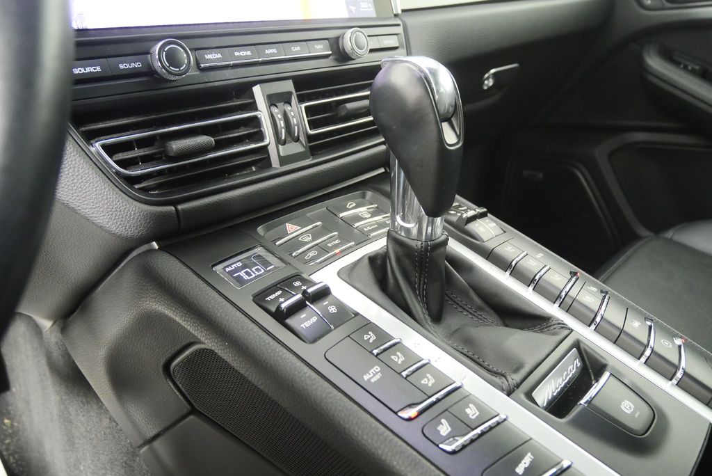 Thumbnail: 2020 Porsche Macan - 27