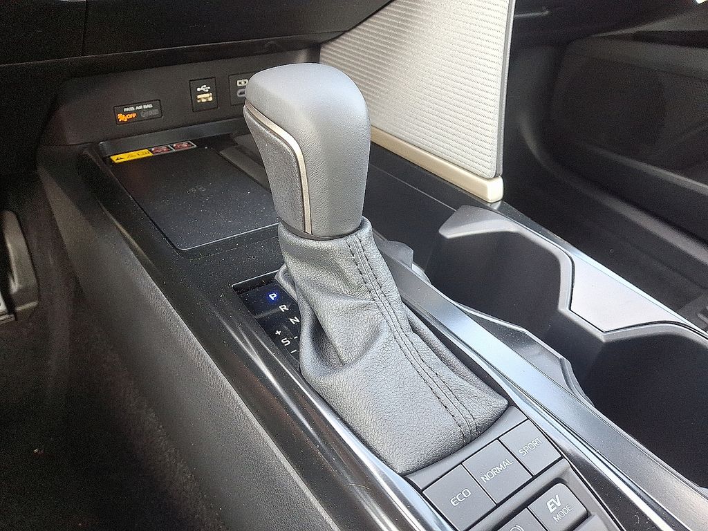 2025 Toyota Camry SE 10