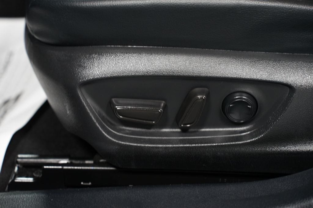 Thumbnail: 2020 Toyota Camry - 30