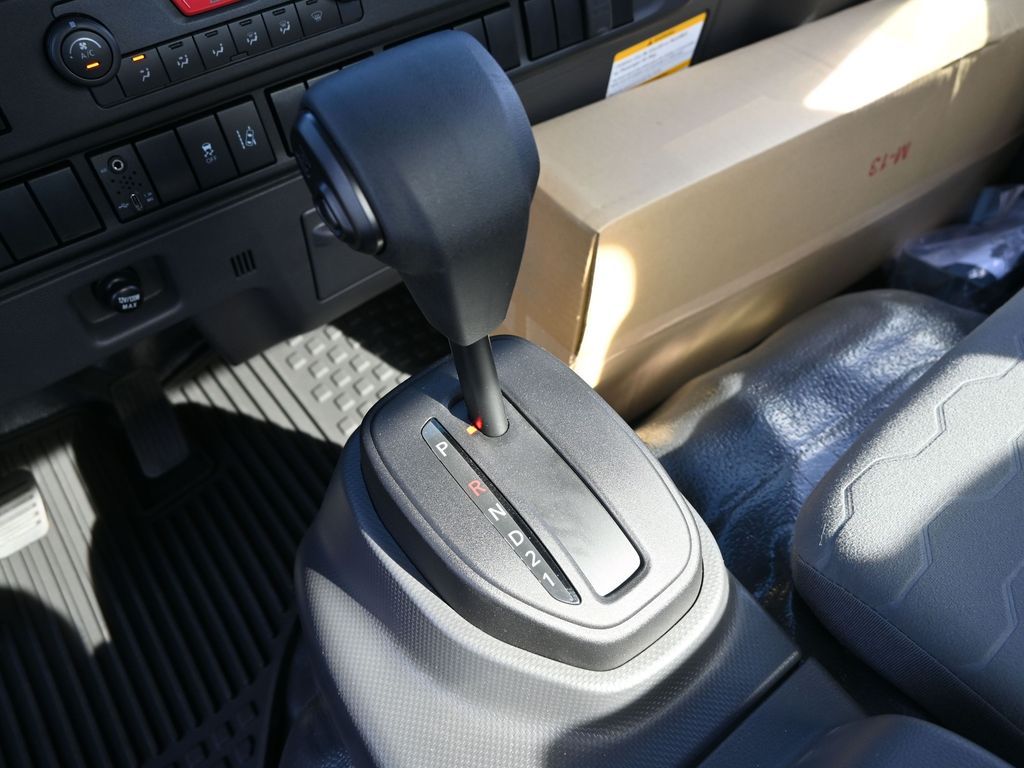 2025 Isuzu NRR 