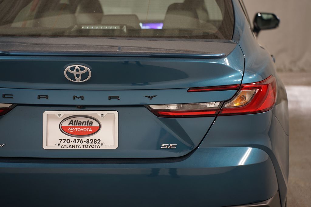 2025 Toyota Camry SE 10