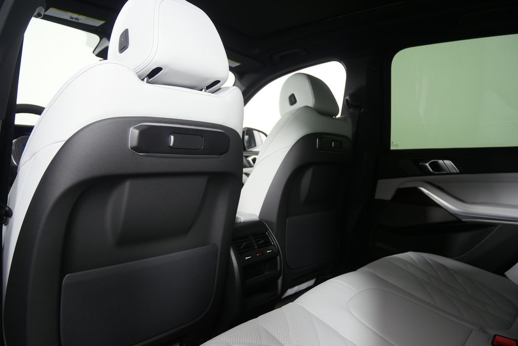 Thumbnail: 2026 BMW X5 - 16