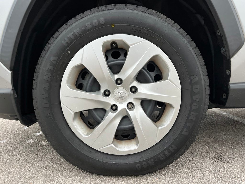 Thumbnail: 2020 Toyota RAV4 - 11