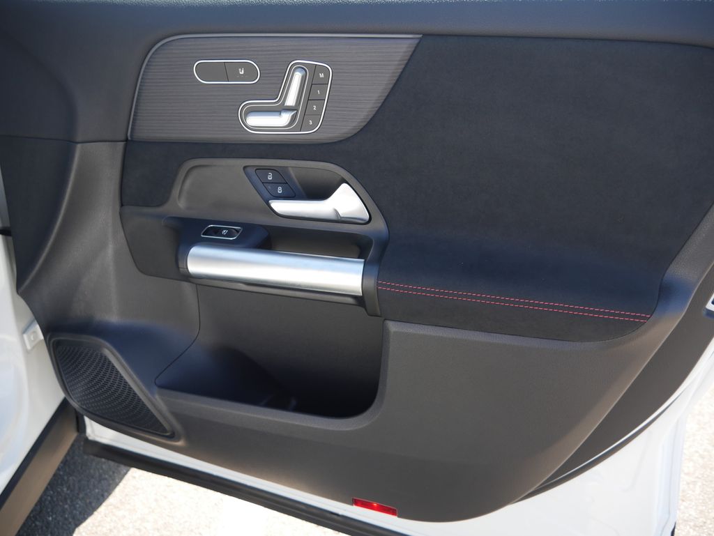 Thumbnail: 2023 Mercedes-Benz GLA - 25