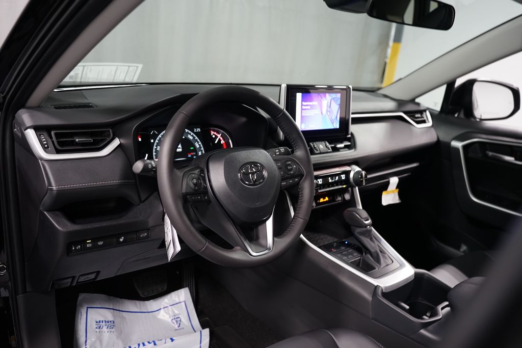 Thumbnail: 2025 Toyota RAV4 - 11