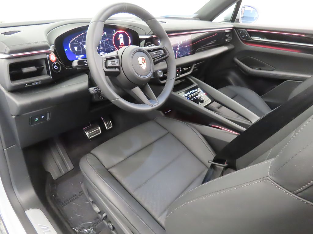 Thumbnail: 2025 Porsche Macan - 4