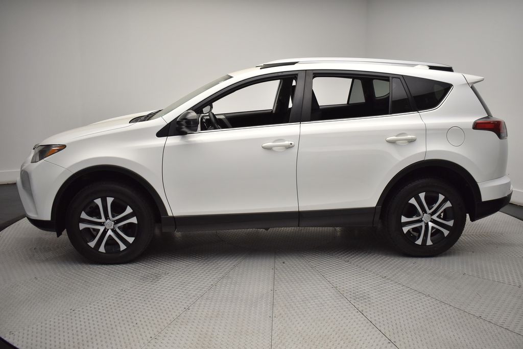 2018 Toyota RAV4 LE 8