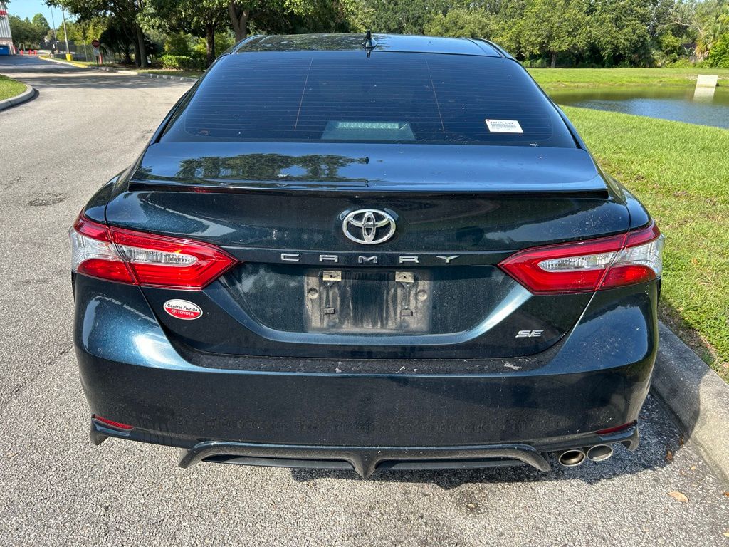2020 Toyota Camry SE 4