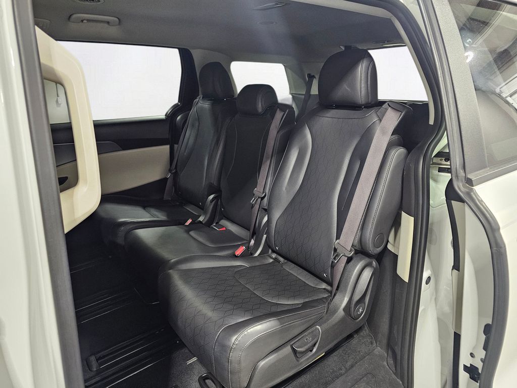 Used 2024 White Kia LX image 19