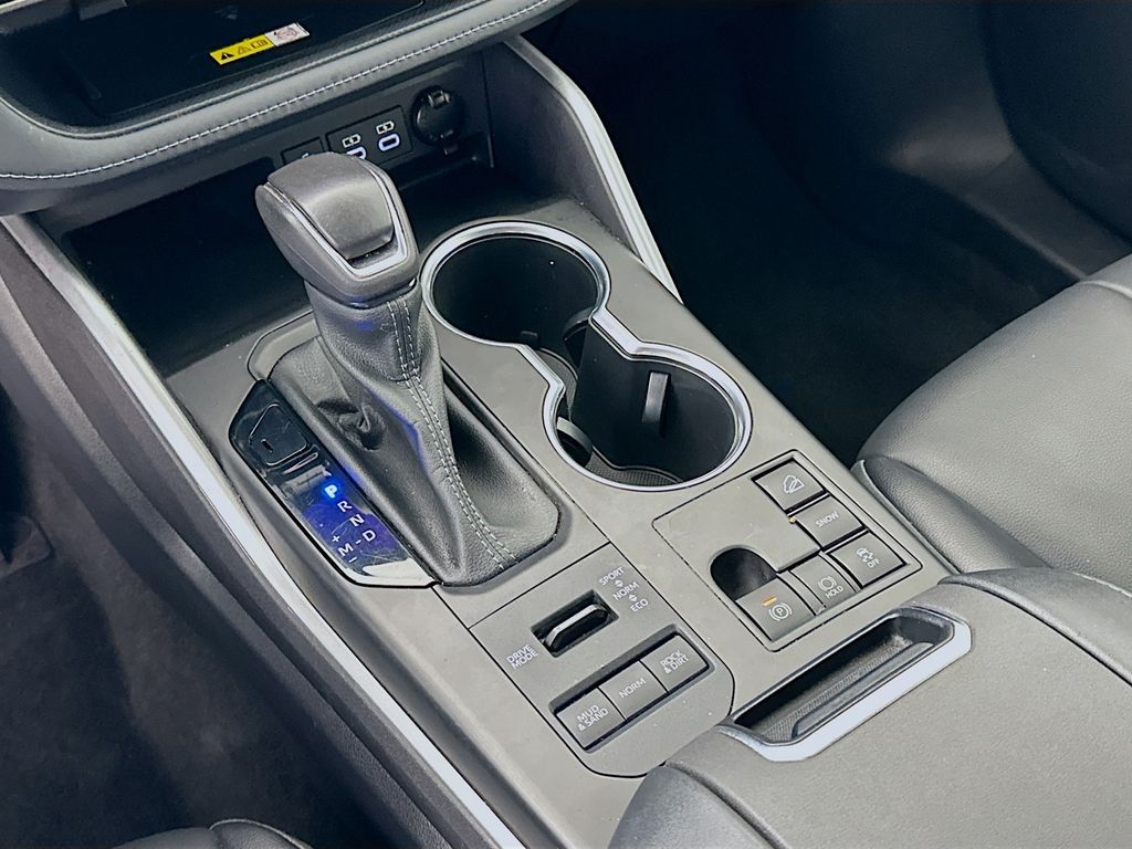 Thumbnail: 2023 Toyota Highlander - 16
