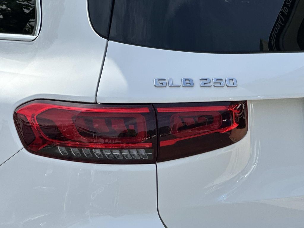 Thumbnail: 2022 Mercedes-Benz GLB - 14