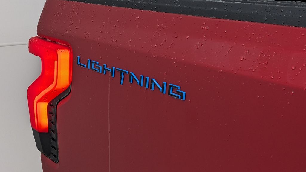 2025 Ford F-150 Lightning Flash - Photo 90