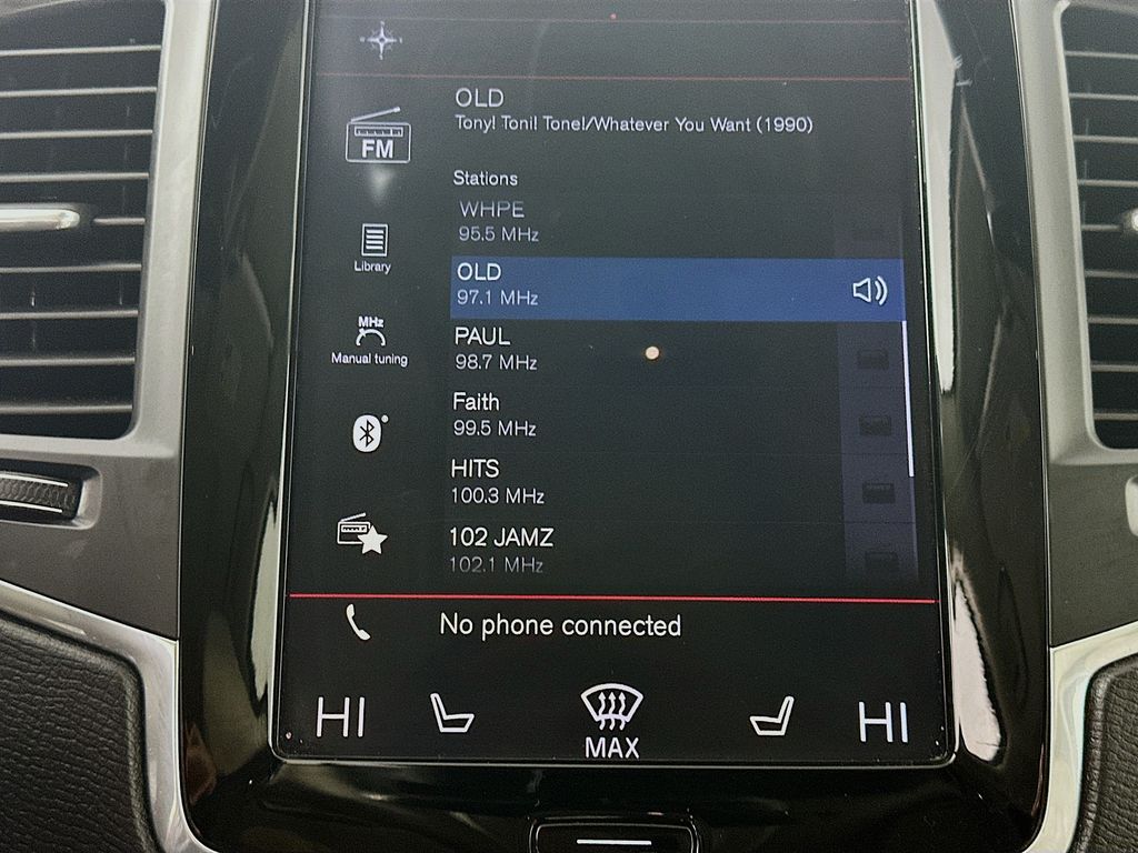 Used 2019 Blue Volvo T6 Momentum image 17