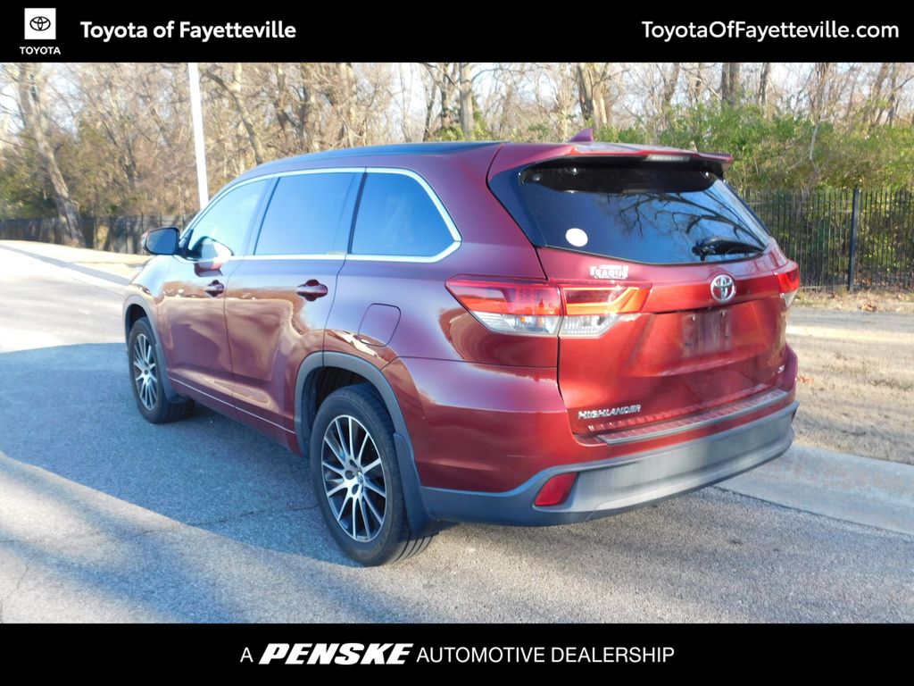Thumbnail: 2017 Toyota Highlander - 10