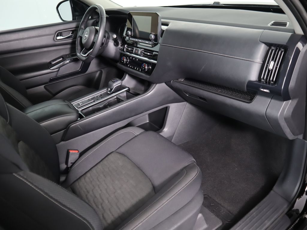 Thumbnail: 2022 Nissan Pathfinder - 17